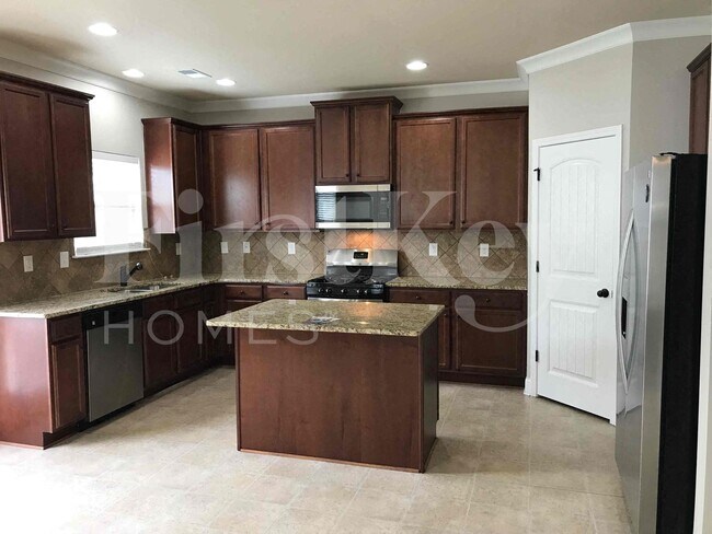 Foto del edificio - 2022 Poplar Falls Ave