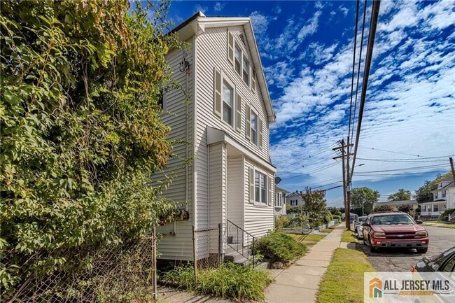 Building Photo - 67 Prentice Ave