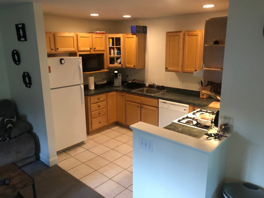 94 Reservoir St, Needham, MA 02494 Townhome Rentals in Needham MA