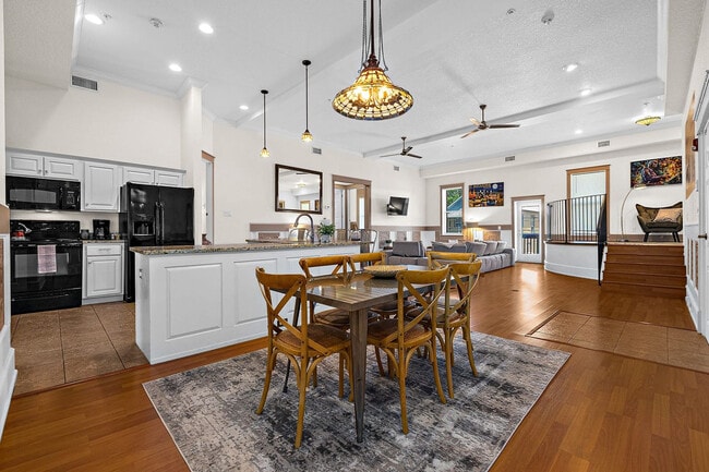 Building Photo - 92 Washington St