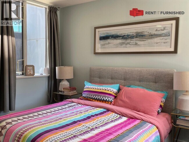 Photo du bâtiment - 1235 W Broadway