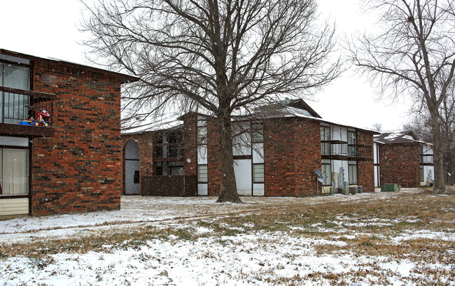 Building Photo - Oak Park