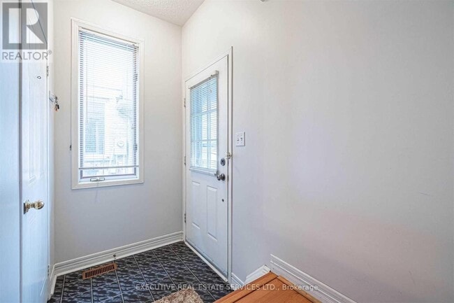 Photo du bâtiment - 141 Chipmunk Crescent