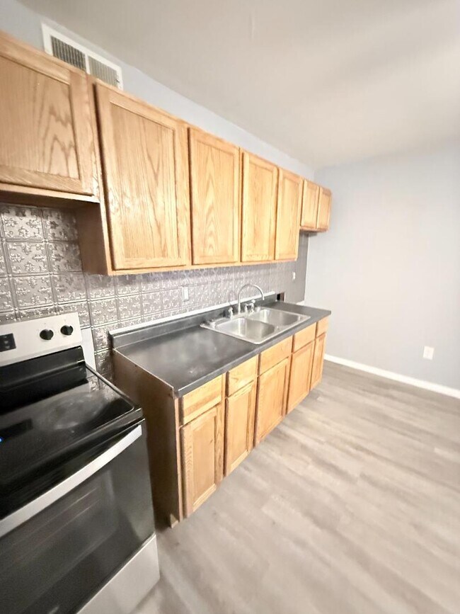 Foto del edificio - 1328 Longfellow Dr