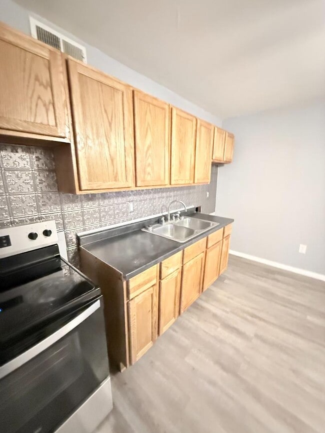 Photo - 1328 Longfellow Dr House