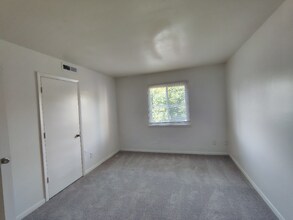 Building Photo - 600 Reusens Rd
