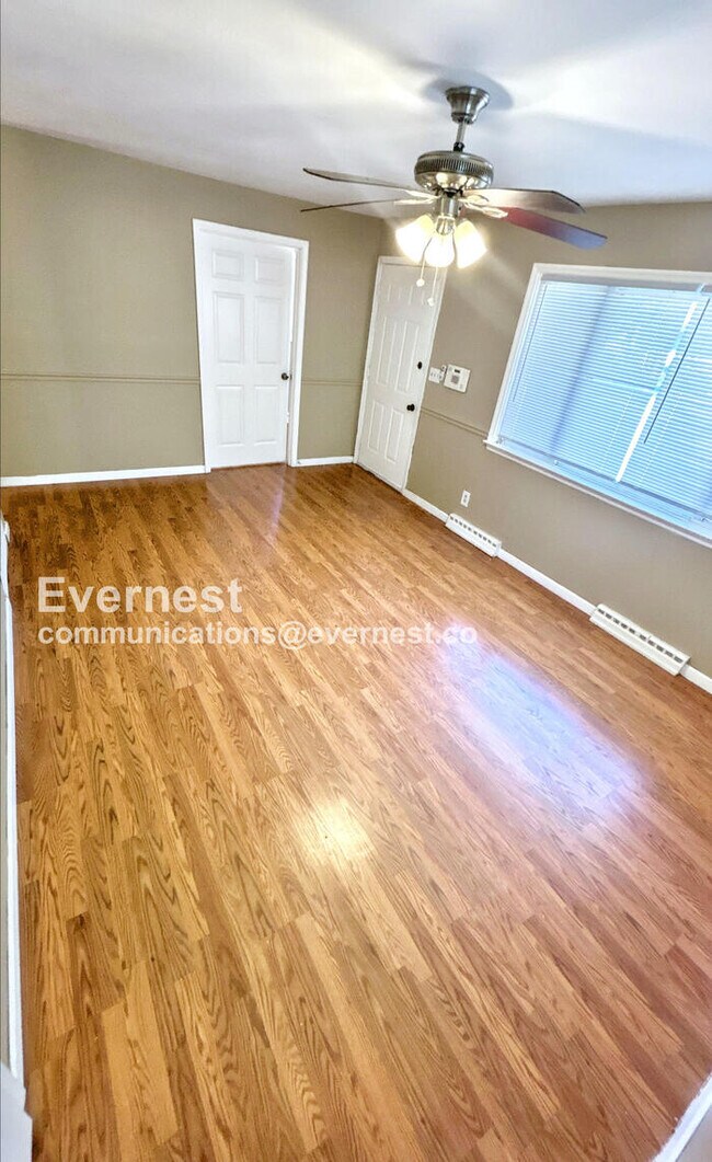 Foto del edificio - 1124 Rhea Ave