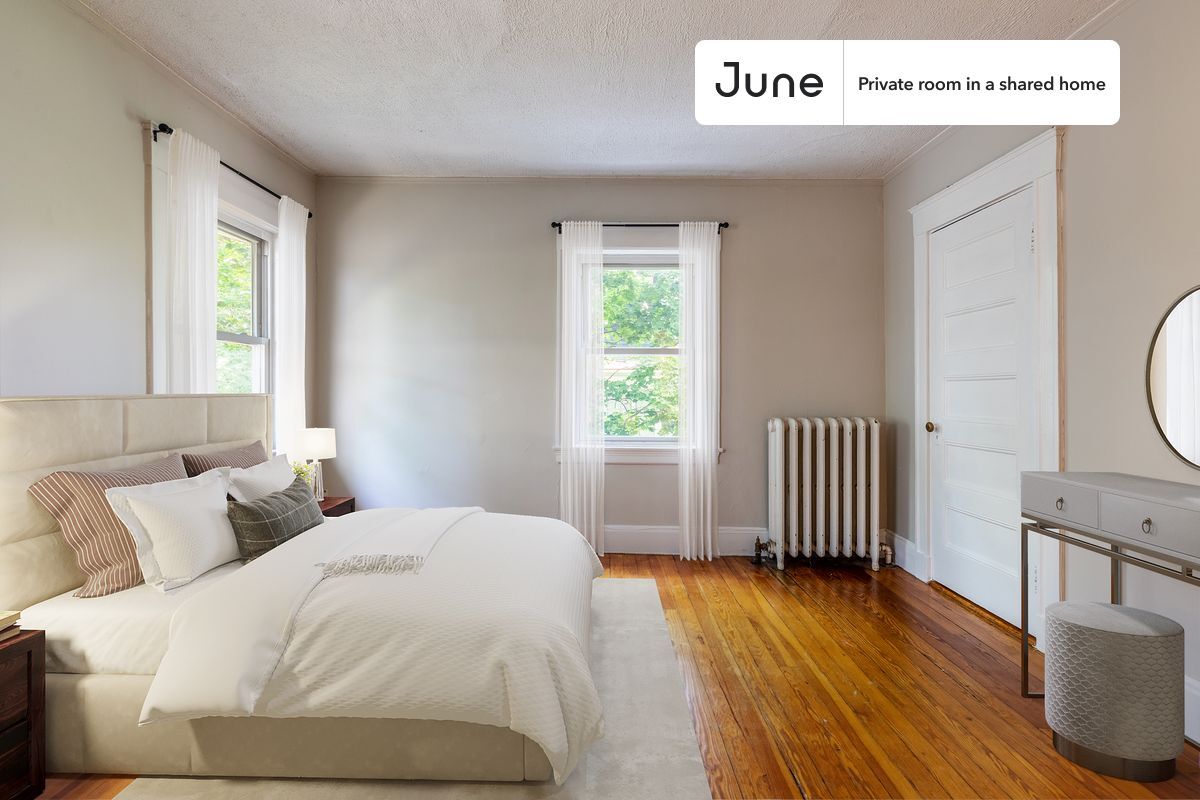 Room in Shared 9 bed/2 bath home - Room in Shared 9 bed/2 bath home