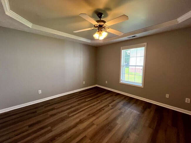 Building Photo - 212 Sharpsburg - Springfield