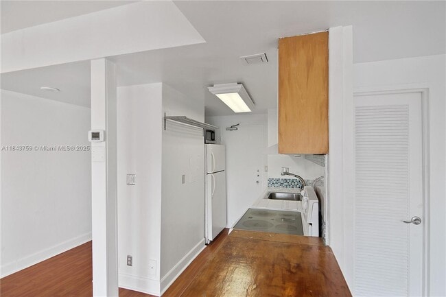 Building Photo - 880 NE 69th St