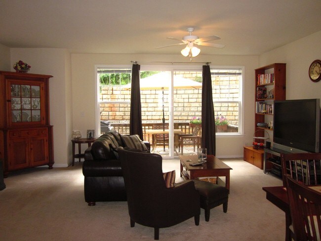 Foto del edificio - 2461 N Berkshire Rd