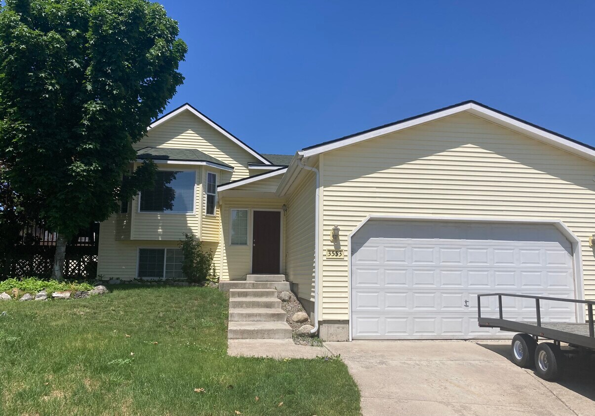 Primary Photo - 3553 E Jordan Dr