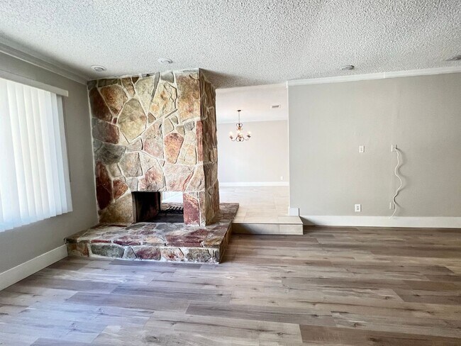Building Photo - Wonderful One-story single-family house
