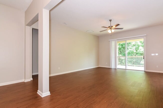 Building Photo - 632 Chestwood Chase Dr