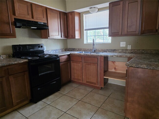 Building Photo - 1502 Oleander