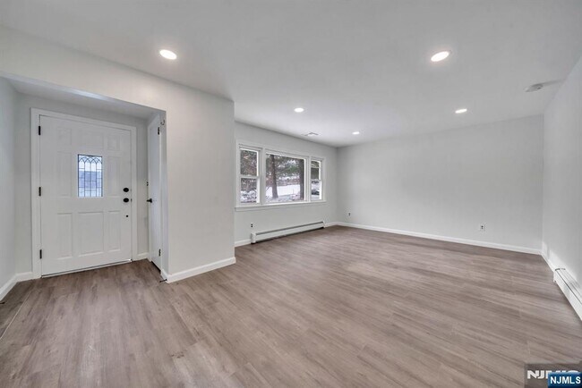 Foto del edificio - 231 Hudson Ave