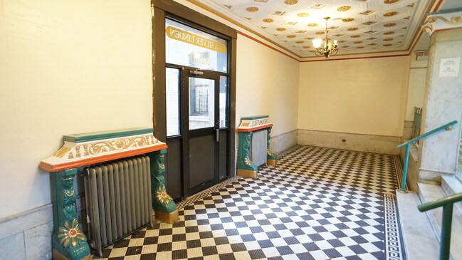 Foto del edificio - 3230 Steuben Ave