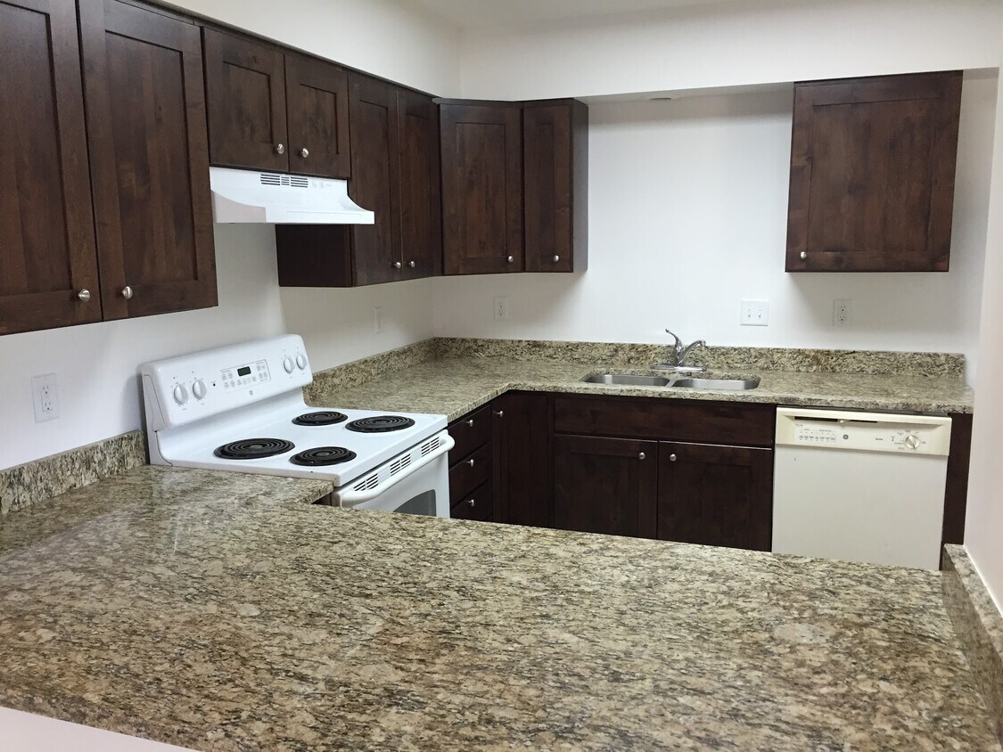 Kitchen - 1349 S Main St