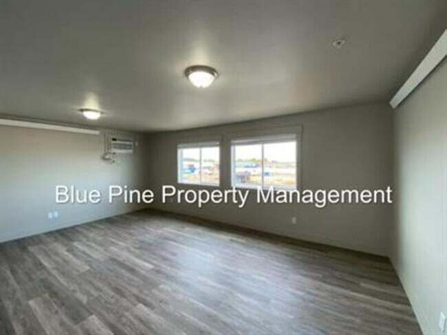 Foto del edificio - 5850 Freedom Rd