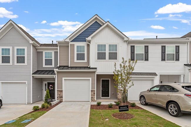 Building Photo - Townhome in desired Flowers Plantation, 3 ...