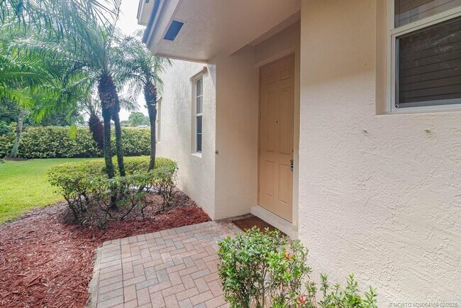 Foto del edificio - 356 SE Bloxham Way