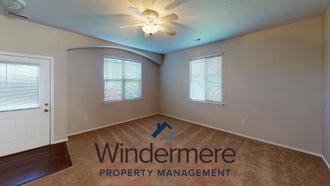 Foto del edificio - 236 NE Flowers Ln