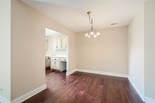 Building Photo - 1624 Salisbury Ct