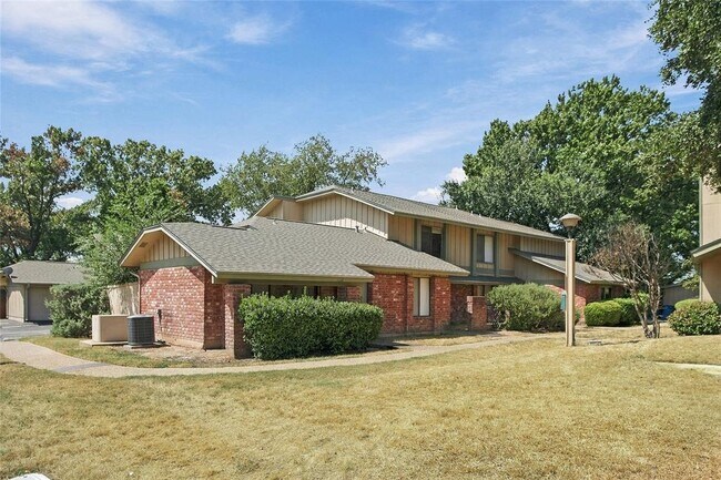 Building Photo - 902 Park Village Cove