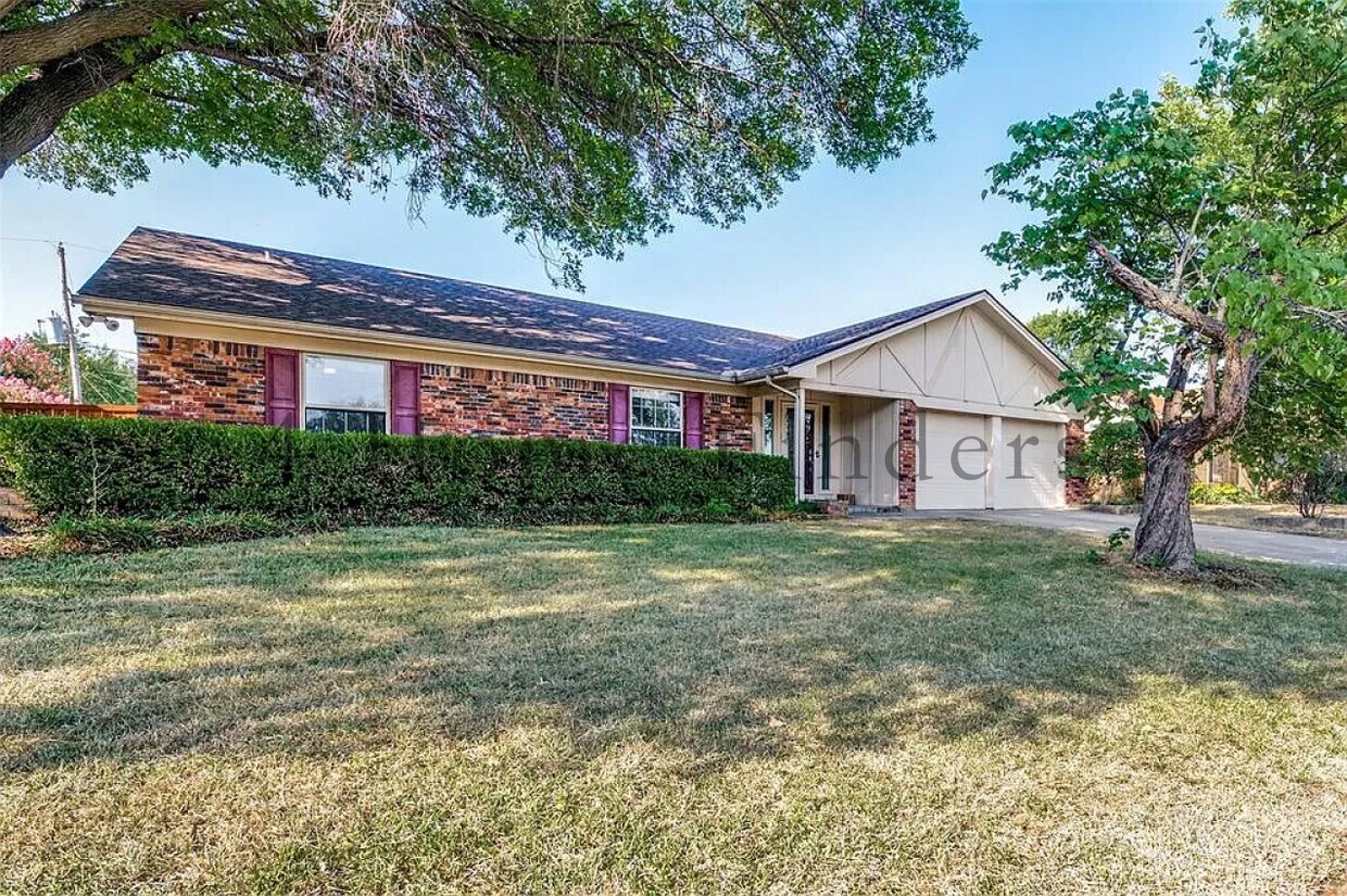 Foto principal - 1100 Rocky Canyon Rd