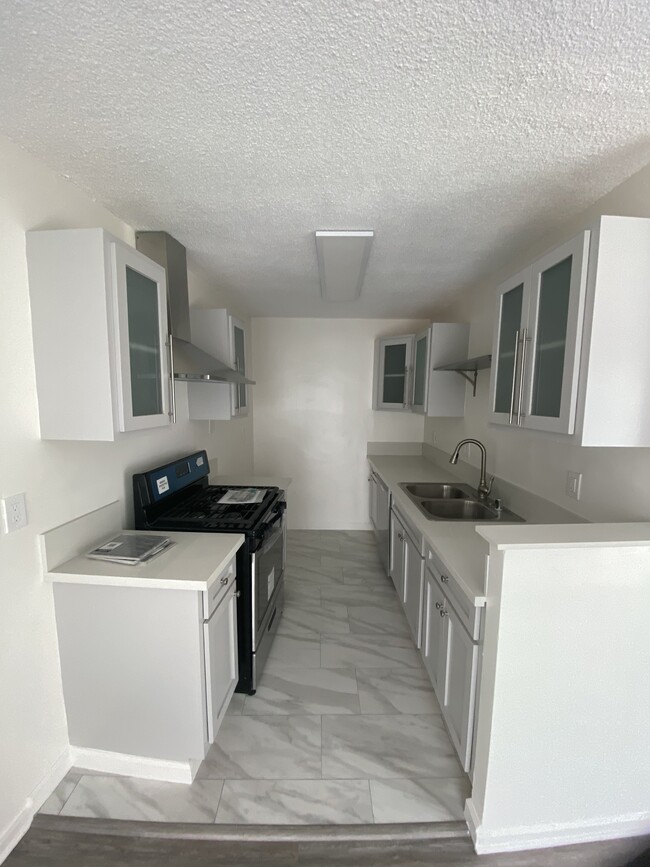 Foto del edificio - 3311 Rowena Ave