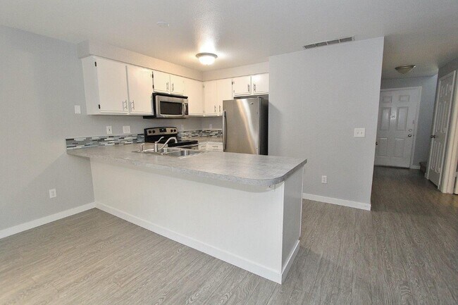 Building Photo - 2589 S Oak Leaf Ln