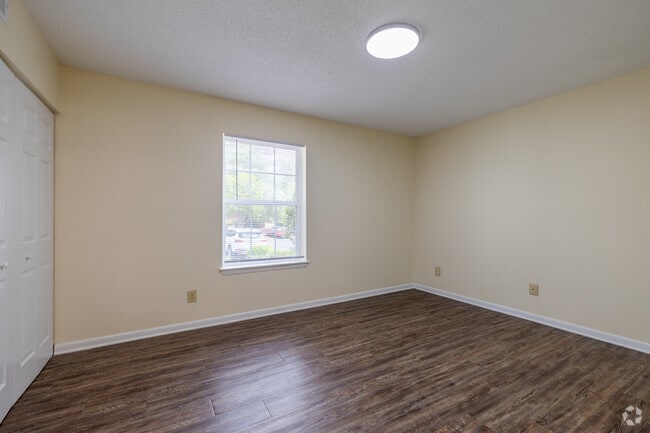 2BR, 1BA - 810SF - Primary Bedroom - Hunters Glen