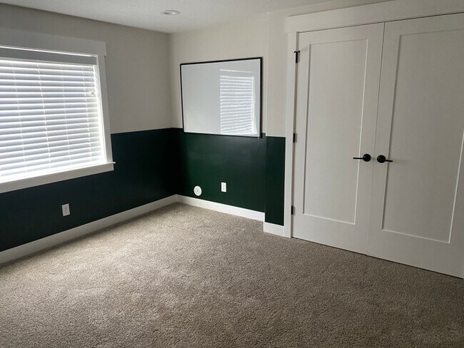 Foto del edificio - 909 Burke Ln