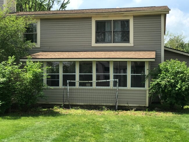 Building Photo - 2827 Saddle Barn E Dr