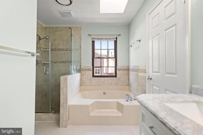 Foto del edificio - 3939 Tallow Tree Pl