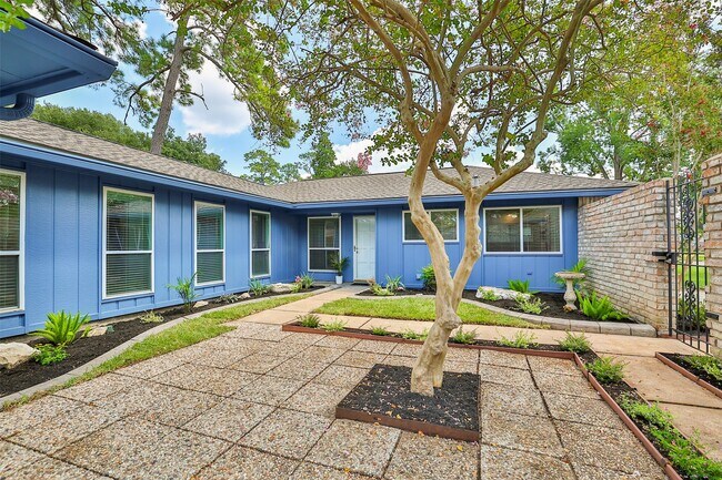 Foto del edificio - 12410 Pantano Drive