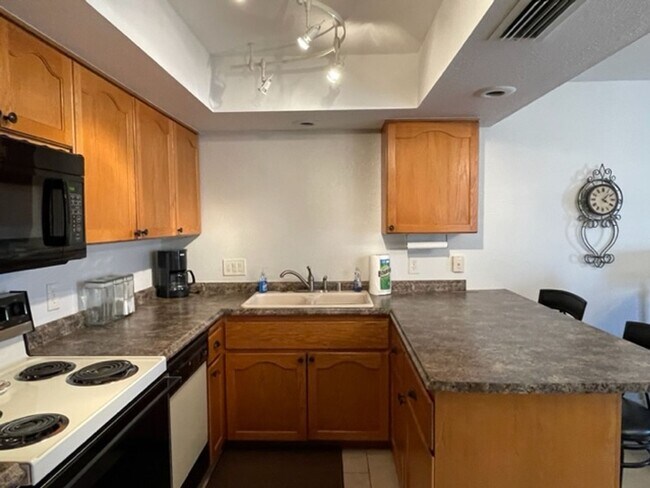 Foto del edificio - Fully Furnished 2 bedroom 2 bath long term...