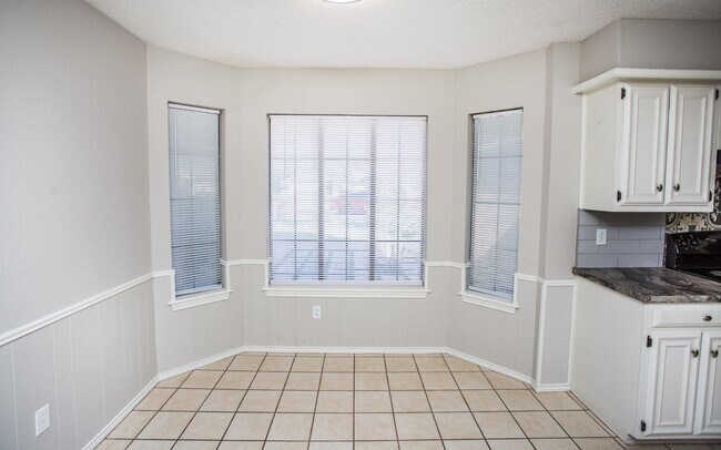 Foto del edificio - Available June 15th: Spacious 3 Bed, 2 Bath Ready for You!