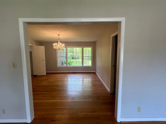 Foto del edificio - 1504 Cloverdale Rd