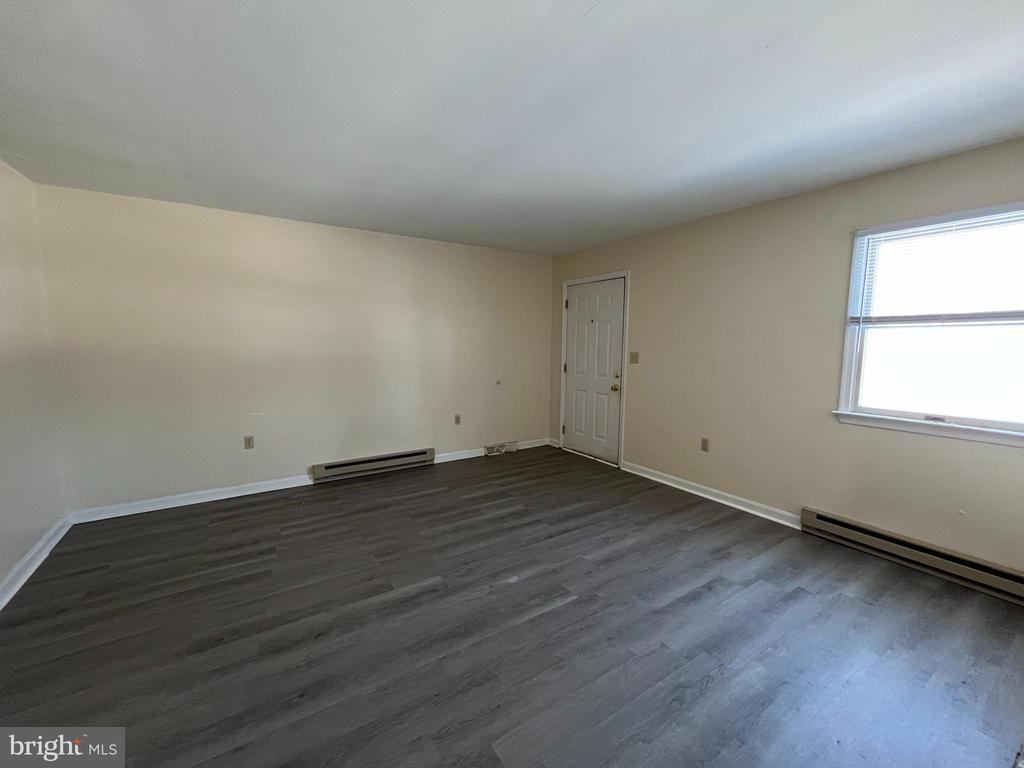 Foto principal - 702 Thomas Ln