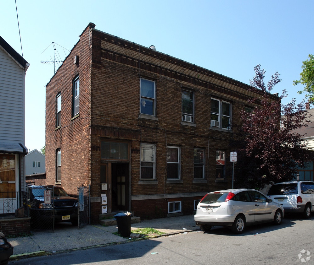 111115 Garrison St, Newark, NJ 07105 Apartments in Newark, NJ