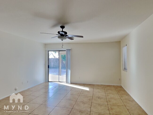 Foto del edificio - 3110 S 100th Dr