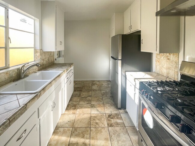Building Photo - 5858 Coldwater Canyon Ave