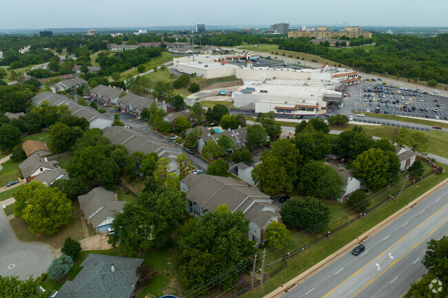 Building Photo - South Slope