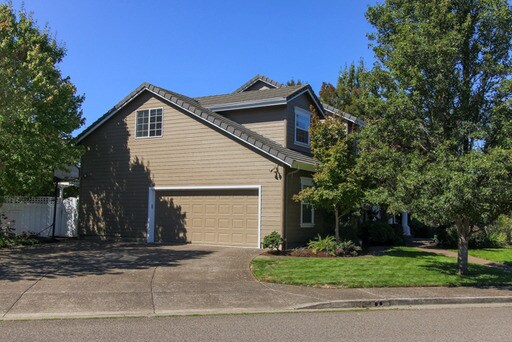 Building Photo - 2190 Lakeview Dr