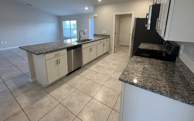Building Photo - 4 Bedroom 2 bathroom NE Cape Coral Home wi...