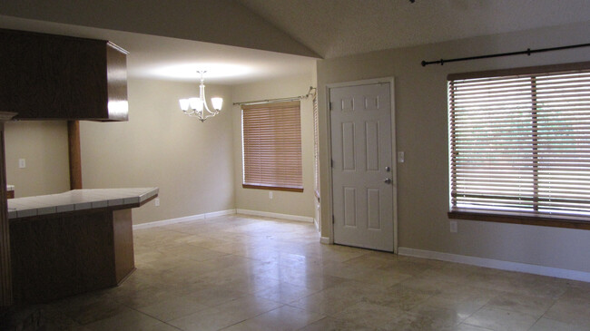 Building Photo - 501 Quail Rock Ave