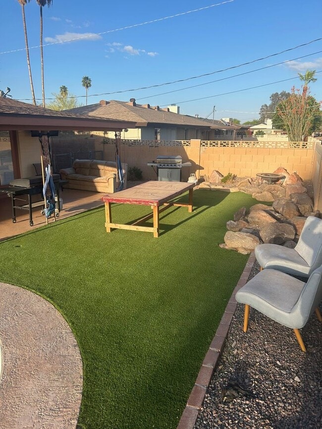 Building Photo - 5 Bedroom/2 Bath Home in amazing ASU Neighborhood