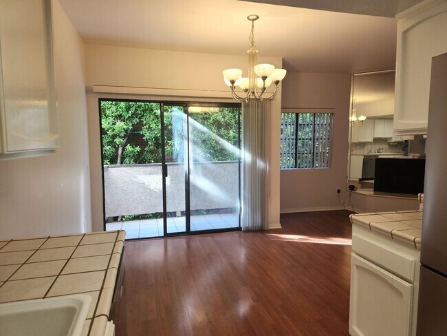 Building Photo - Spacious 2bed/2bath Condo, with Balcony. W...