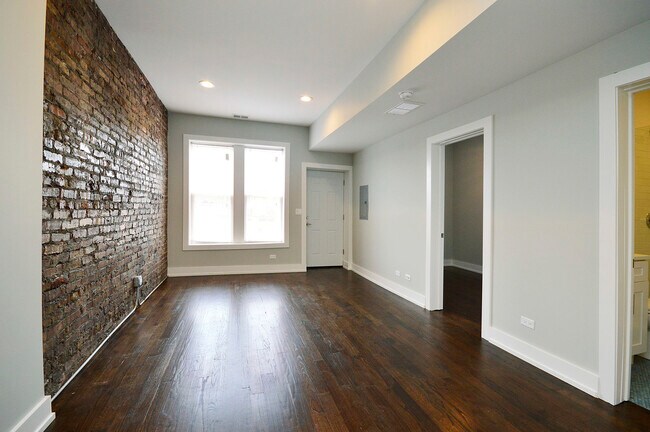 Foto del edificio - 2721 W Division St